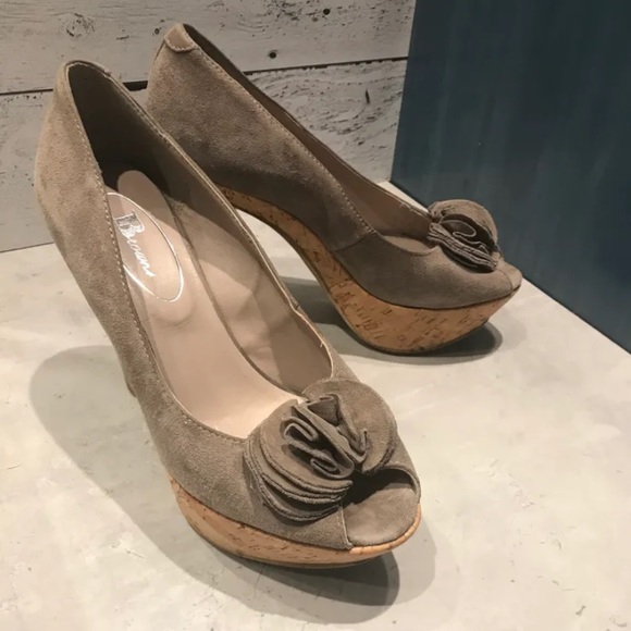 Super cute open toes heels from Browns • Gray suede • Size 6 - Picture 3 of 6
